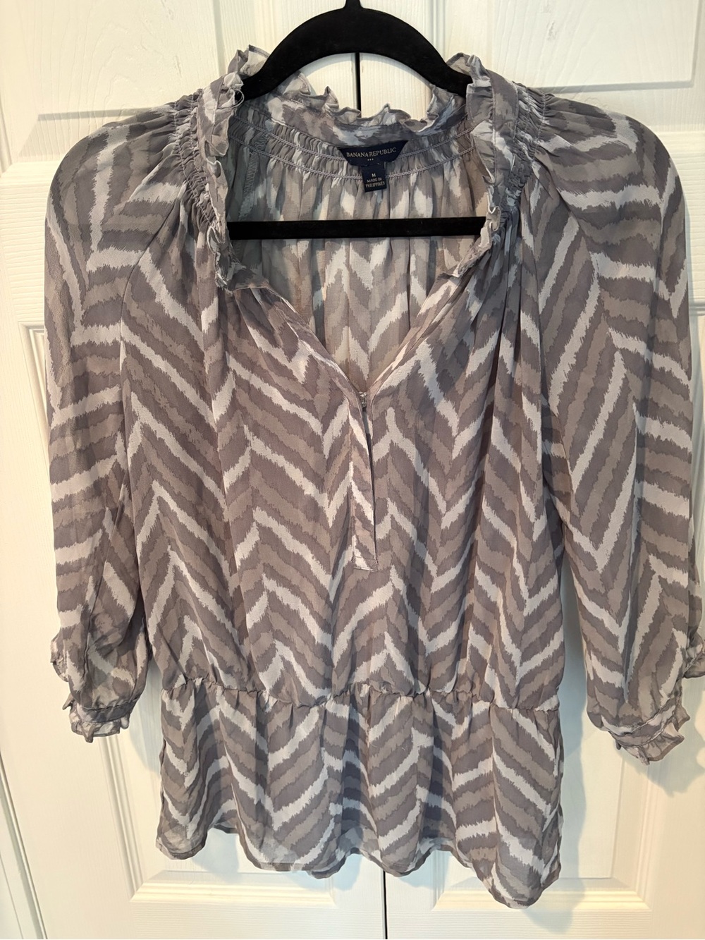 Banana Republic Sheer Chevron Ruffled Peasant Blouse in Gray M